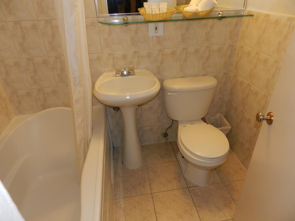 L'Auberge De L'Aeroport Inn Dorval Phòng bức ảnh