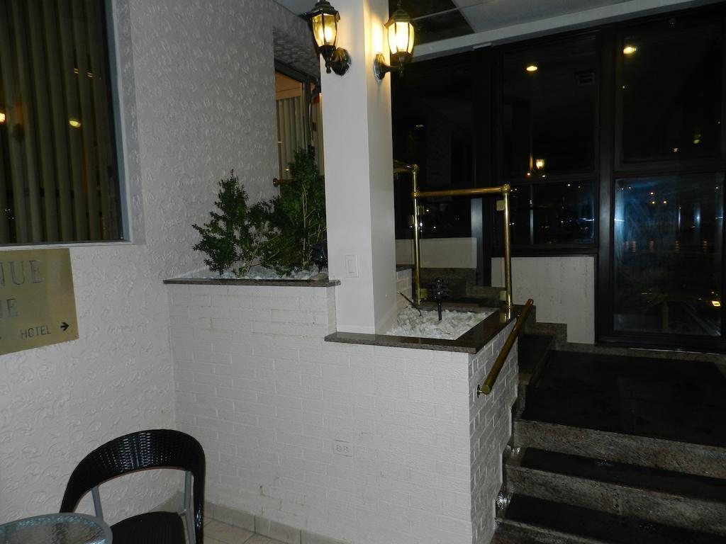 L'Auberge De L'Aeroport Inn Dorval Ngoại thất bức ảnh
